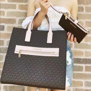 Bundle 💕 NWT Michael Kors Tote Signature &Wriset